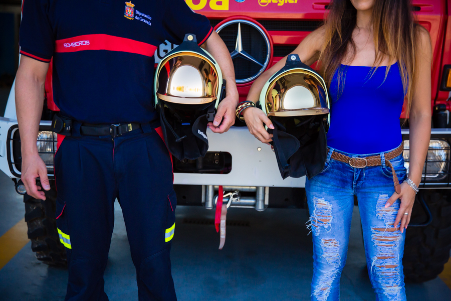 Preboda en parque de bomberos. Fotógrafos de boda Granada